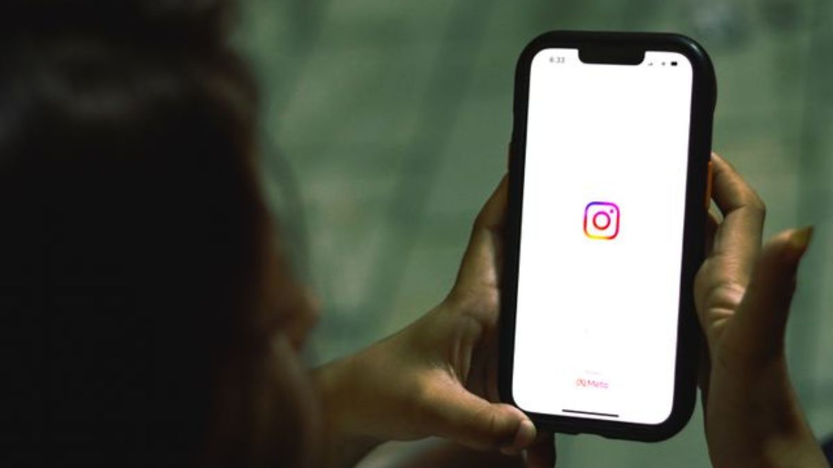 A clean, premium graphic illustrating a mobile phone showing an Instagram story viewer interface.