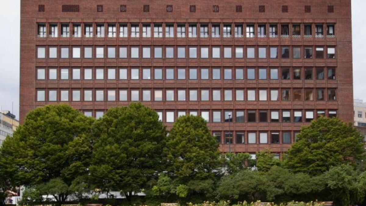 Oslo Court building with brick apartments, balconies and landscaped entrance