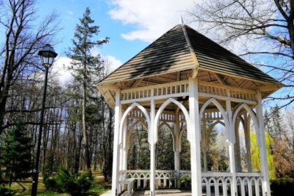 Woburn Sands Buckinghamshire is a charming town known for its peaceful atmosphere, scenic surroundings, excellent transport links, local shops, and welcoming community, making it an attractive place to live, work, and visit.