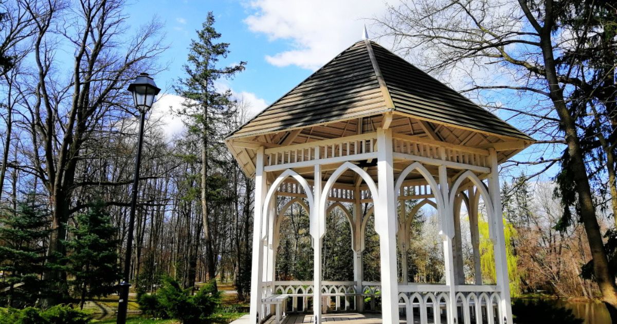 Woburn Sands Buckinghamshire is a charming town known for its peaceful atmosphere, scenic surroundings, excellent transport links, local shops, and welcoming community, making it an attractive place to live, work, and visit.