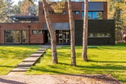 Borders property for let - commercial and residential real estate listing