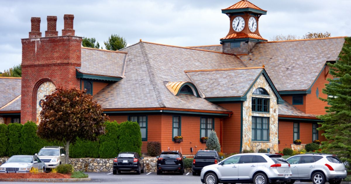 Exterior view of Caerynwch Lodge property near Dolgellau