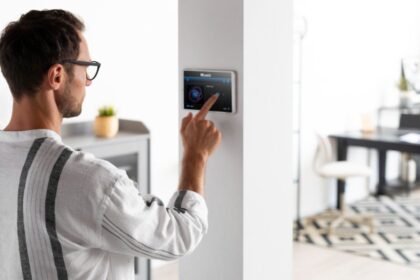 Smart plug adapter connected to a wall socket to automate traditional home appliances